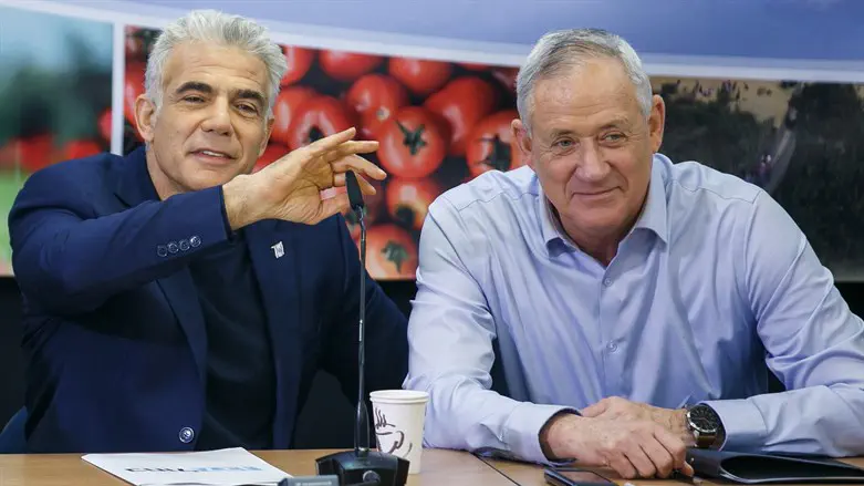 האופוזיציה: גנץ ולפיד מבזבזים כסף בטיסות