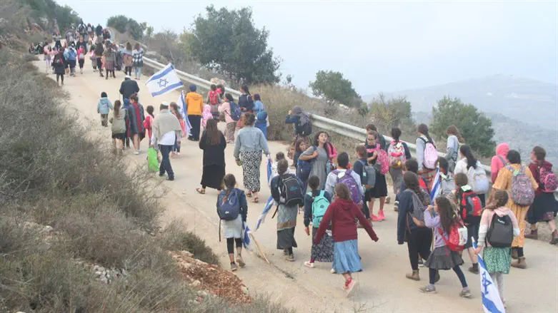 גם בגשם: 2,000 איש צעדו בחאן לבונה