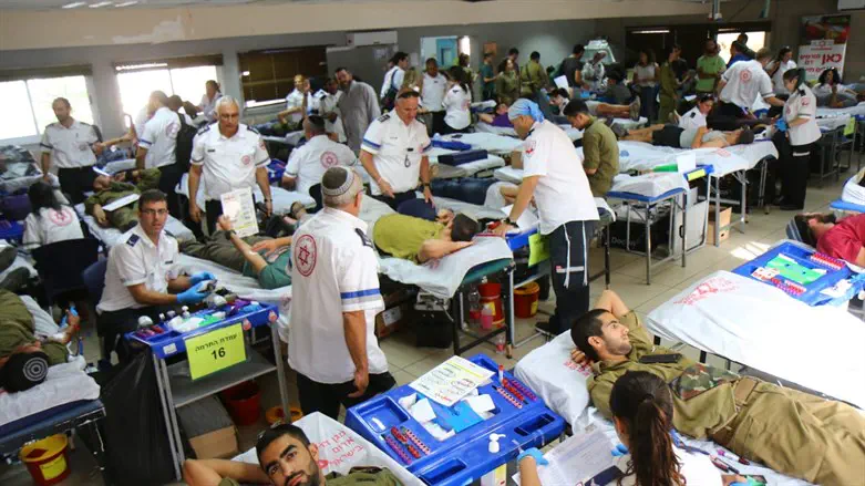 הצענו לתרום דם עם טפסי אב ואם, מד"א סירב