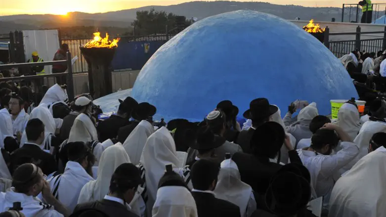 Flash 90 Breslov hassidim prepare a Rosh Hashanah plan B