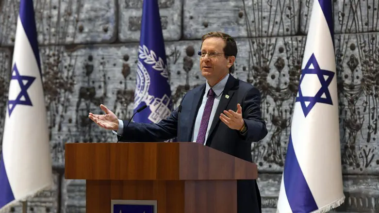 הנשיא יצא לביקור רשמי ראשון באמירויות