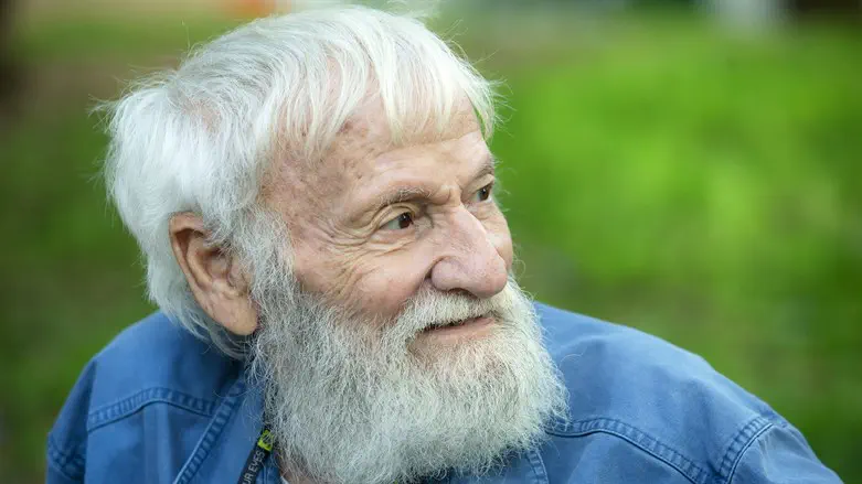 צילום: Moshe Shai/FLASH90 והוא יושב ומחכה לו - אוסף שירי יורם טהרלב