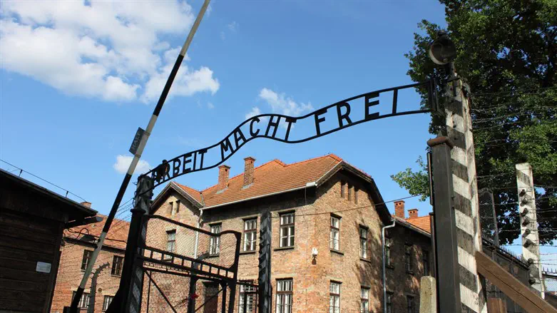 Massachusetts school apologizes for Holocaust lesson