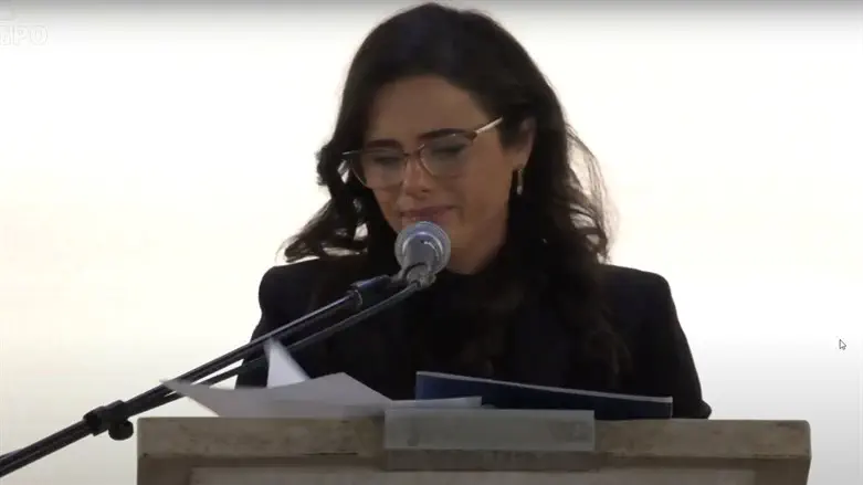 שקד פרצה בבכי: "אתגעגע אלייך מאוד"