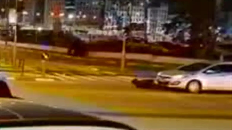 רכב פגע במפגין במחאת סנדק בכניסה לירושלים