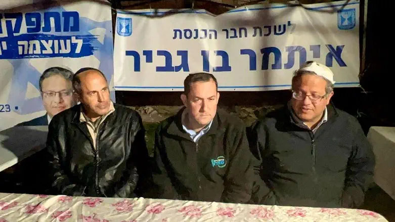 "הממשלה חלשה - העם חזק"