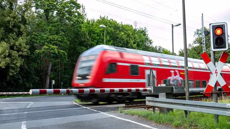 צילום: iStock נפל למסילת רכבת וניצל בנס