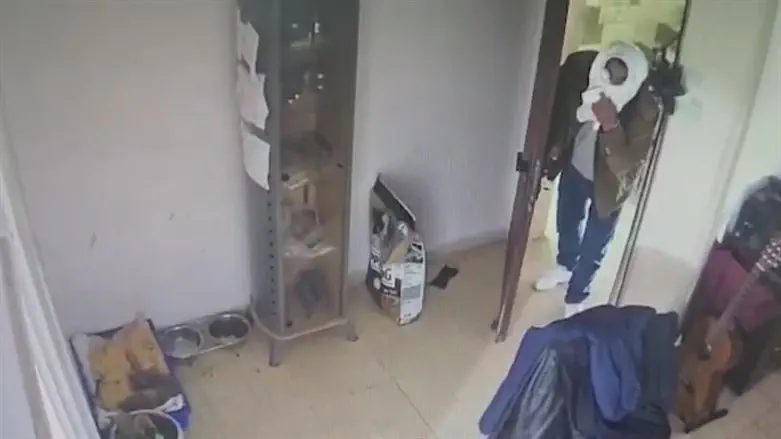 פרץ לדירה עם המפתח שהושאר בארון החשמל