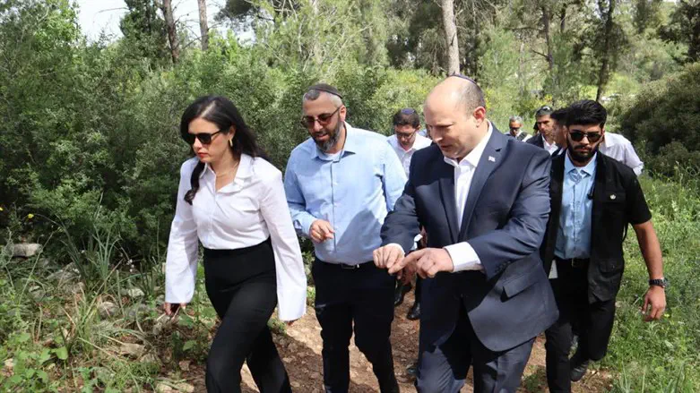 בנט ושקד מסיירים יחד בחריש