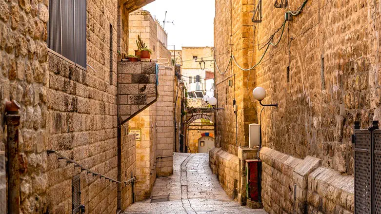 ליום ירושלים -  גדר "עיר שברשות הגוים" מול "עיר שביד ישראל"