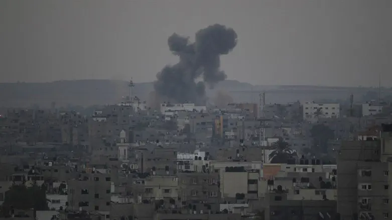 צה"ל תקף מחבלים שיצאו ממנהרה