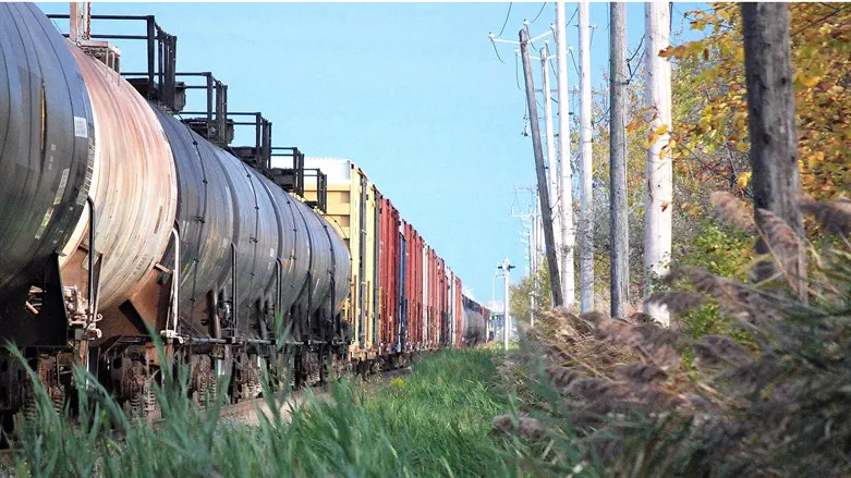 Украина подорвала российский поезд с топливом. Видео