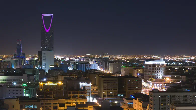 Saudi Arabia urges de-escalation with Iran
