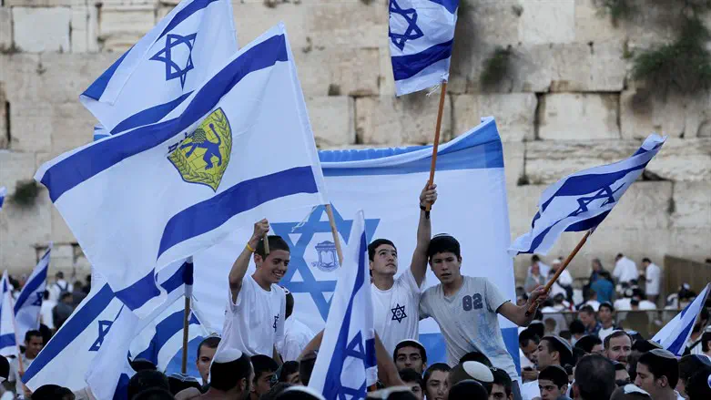 ממדורת השבט לעם, ארץ ותורה: השינוי שעברה הציונות הדתית