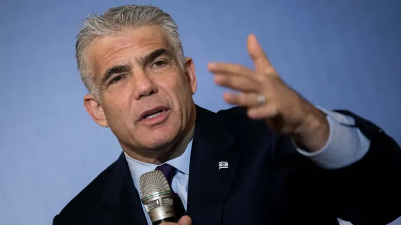 Россия требует от Лапида “изменить тон”