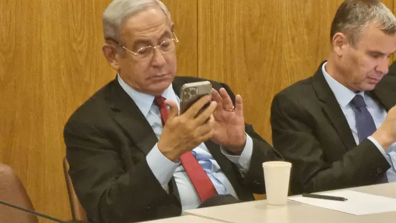 Prime Minister's official Twitter uploads anti-reform post