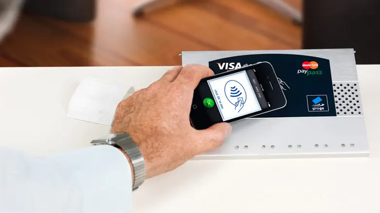 קפיצה חדה ברכישות הלבשה, טיסות ומסעדות