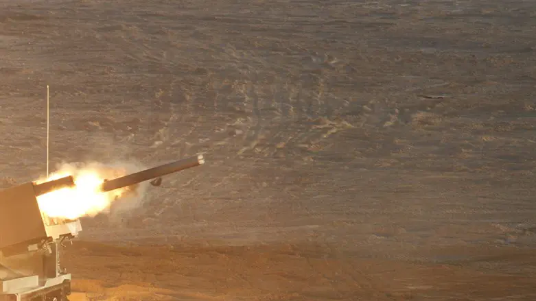 Flash 90 Момент попадания ракеты в дом в Николаеве. Видео