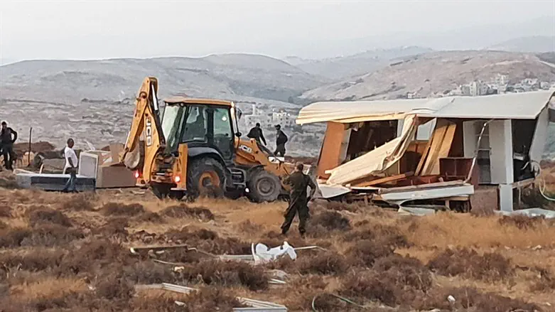 פשיטה משטרתית: "אני אשבור לך את הפרצוף"