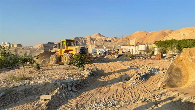 "במקום לסגור-נתניהו חיזק את המנהל האזרחי"