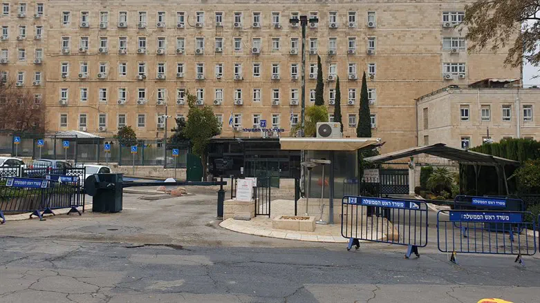 "הארץ" נגד היועץ החדש של נתניהו