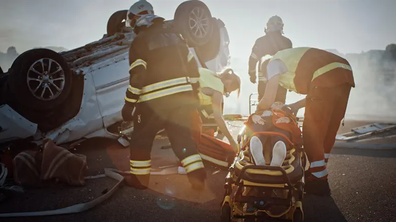 Israeli woman killed in collision between minibus and bus