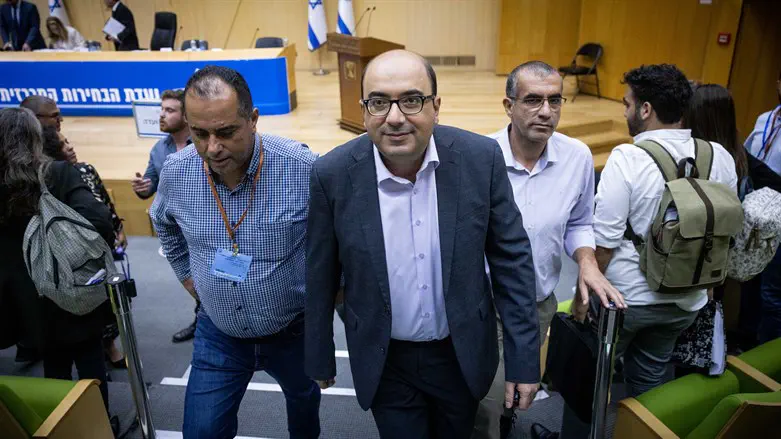 צילום: Yonatan Sindel/Flash90 בל"ד תוקפת את מנסור עבאס