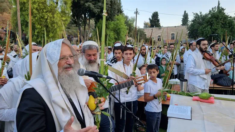 אלפים בתפילת הלל עם הרב שמואל אליהו 