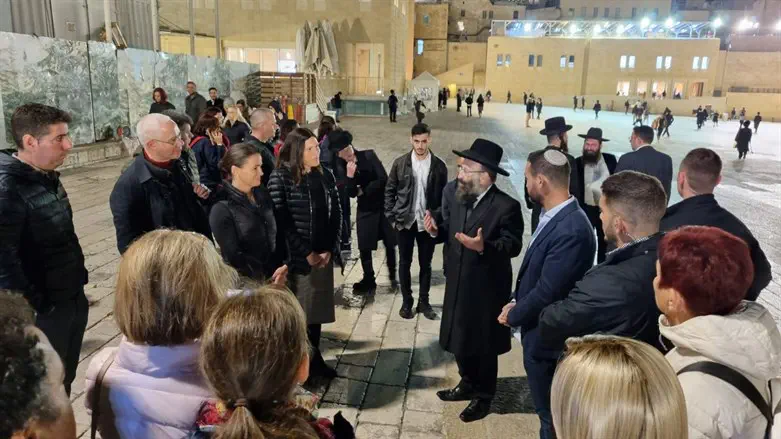 Hungarian President visits Western Wall
