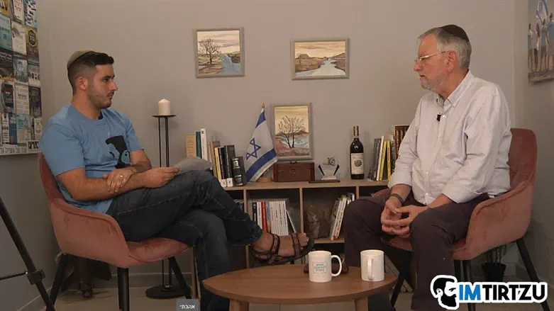 Bereaved father Arnold Roth in the Zionist Salon | Israel National News
