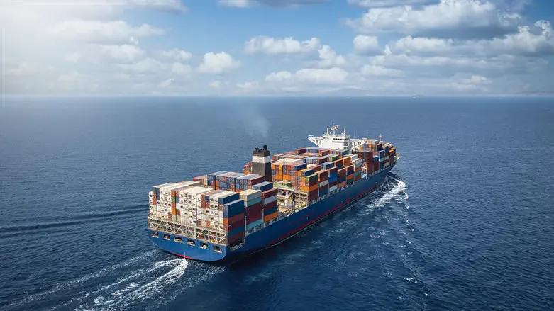 Crew abandons ship after being attacked off the coast of Yemen