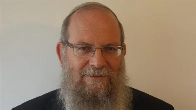 אל יבוא בכל עת אל הקודש