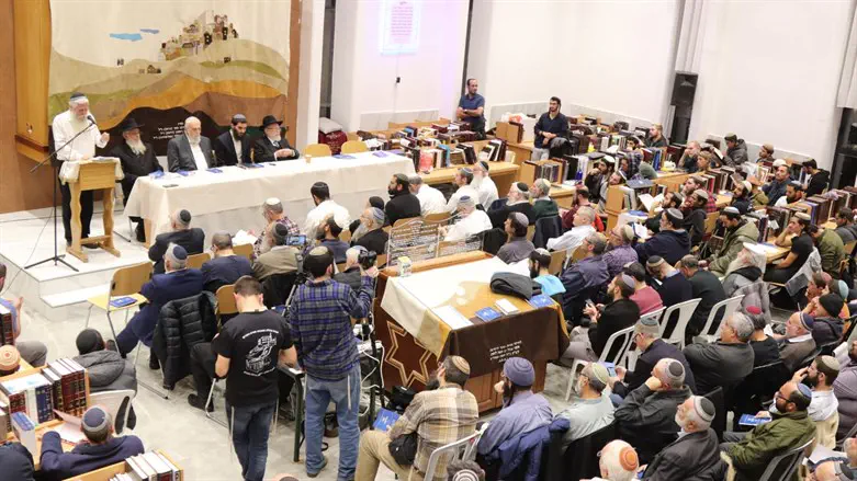 בית המדרש בישיבת ניר נקרא ע"ש הרב ולדמן