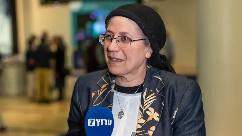 Israel National News 'Lapid is doing everything possible to torpedo negotiations'