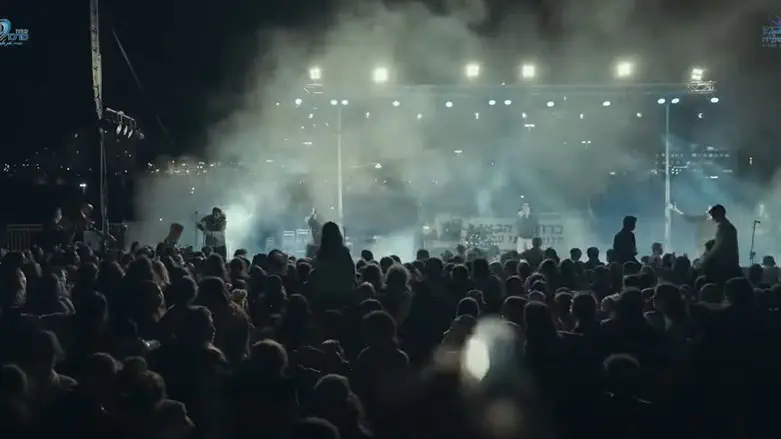 מתוך האירוע אלפי חניכי בני עקיבא בשירת המונים