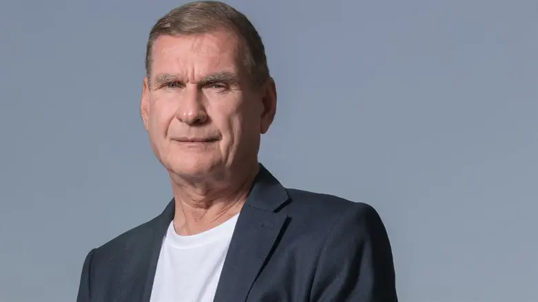 אלו שמגינים על רונן בר צריכים להתבייש