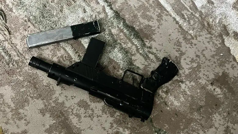 IDF Spokesperson Terrorist opens fire on synagogue, no one injured