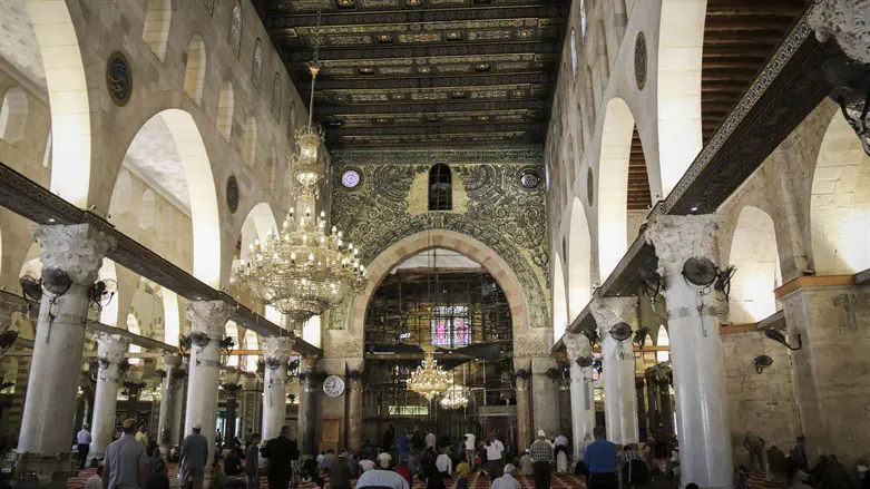 דרשן מסגד אל-אקצה: כל שטח הר הבית שייך אך ורק למוסלמים | ערוץ 7
