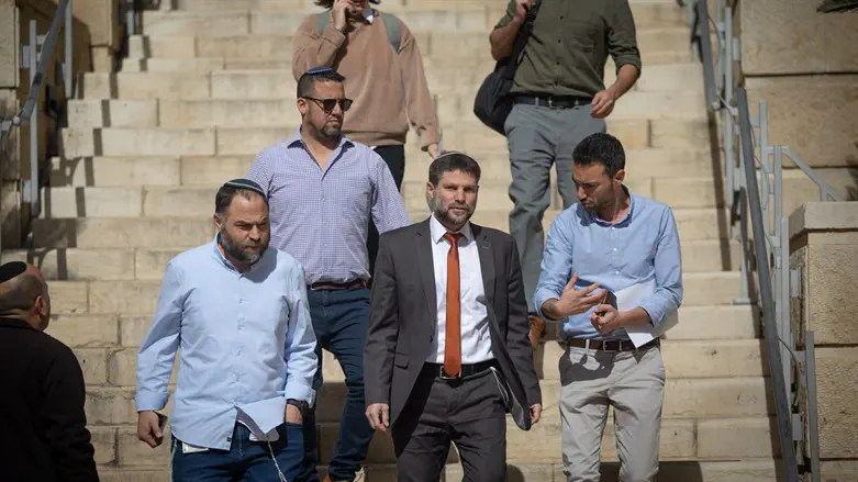 צילום: Yonatan Sindel/Flash90 2/3 харедим против заморозки судебной реформы