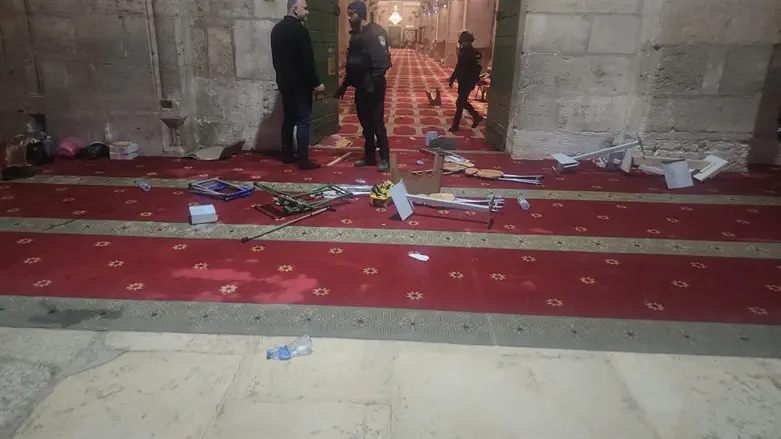 Israel Police spokesperson What really happened in Al-Aqsa?