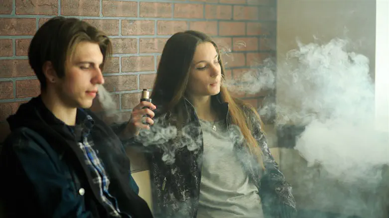 The ‘safe’ cigarette that may scar the lungs for life