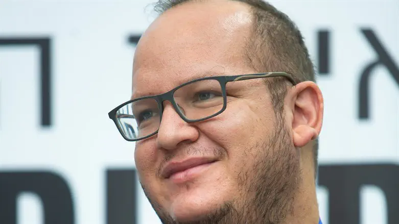 אחרי 17 שנים: חיים לוינסון עוזב את הארץ