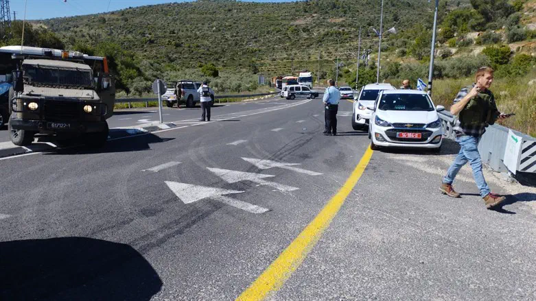 Suspected ramming attempt: Police officer shoots PA Arab who breached roadblock