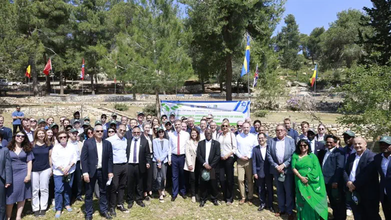 Yossi Zamir, KKL-JNF JNF, Keren Kayemet plant 75 trees in honor of Independence Day