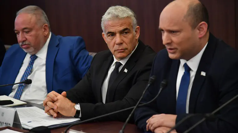 Yoav Dudkevitch/POOL Bennett, Lapid, Liberman offered NIS 1 billion to haredim