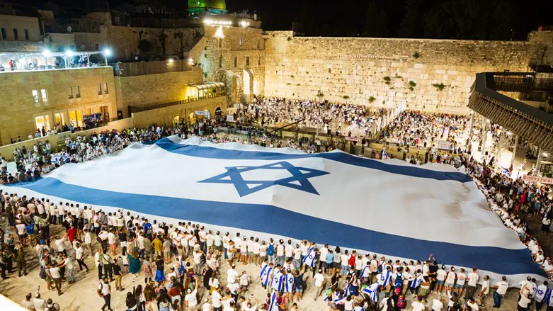 Jerusalem Day prayers & celebrations begin at Western Wall