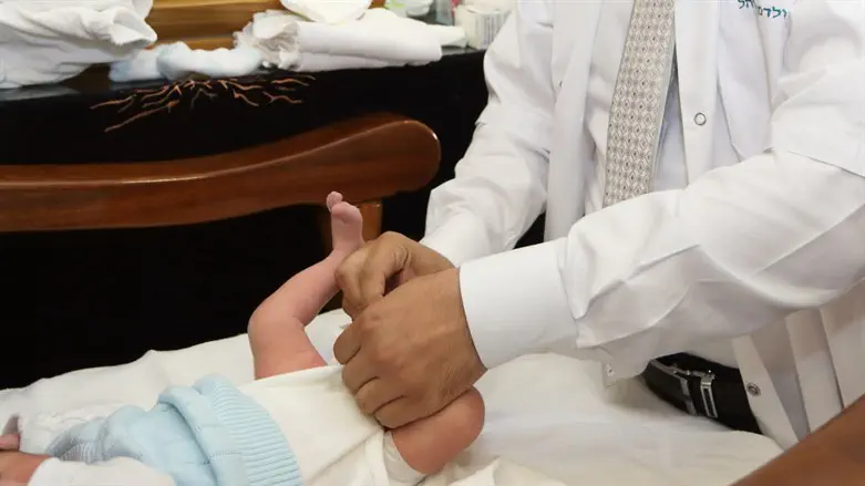 Infant dies in hospital following circumcision