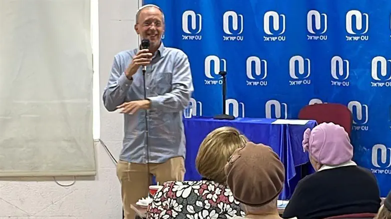 גם בימים סוערים האחדות שומרת עלינו עם אחד