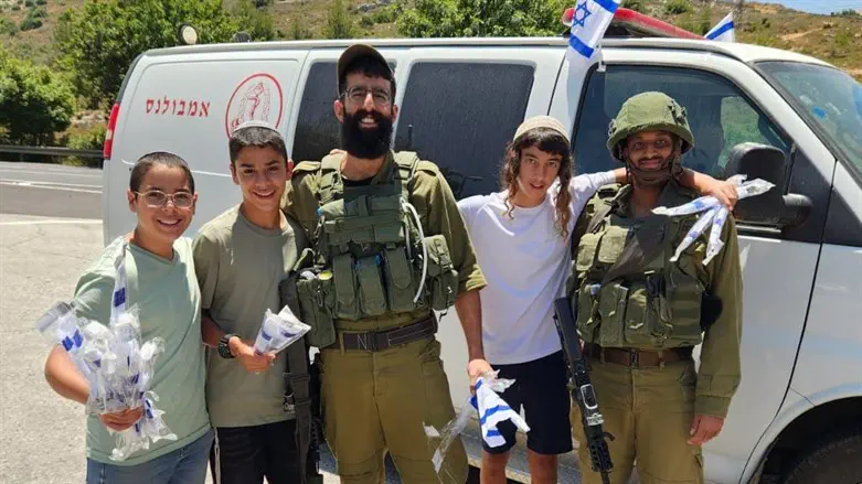מועצת בנימין חילקה 3000 דגלים בכביש 60