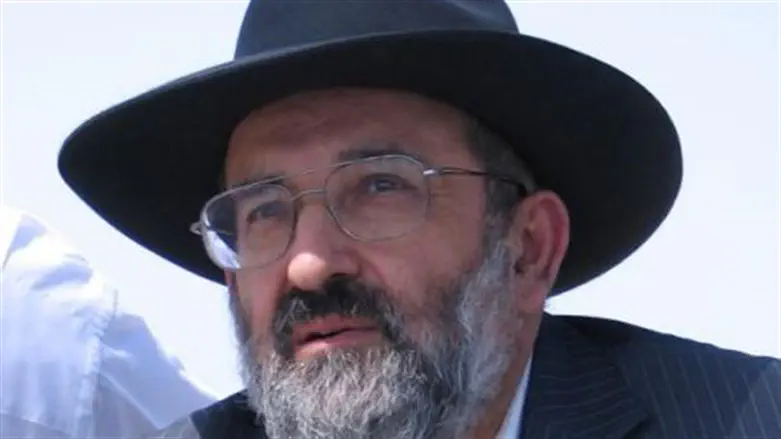 "מוגלת הגזענות נוזלת מפיו"